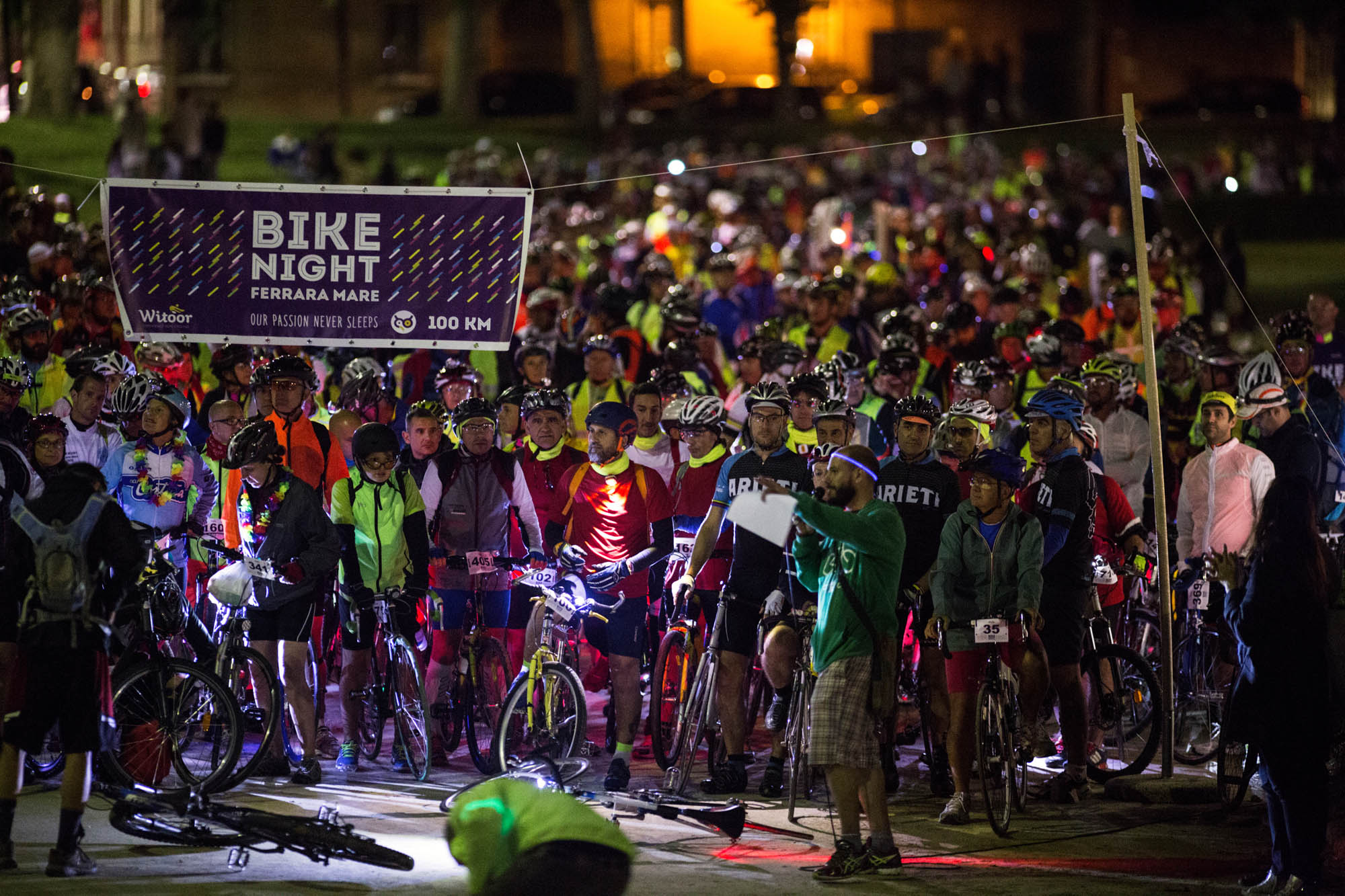 Bike Night illumina ancora la notte: da Ferrara al mare 1500 ciclisti sulla Destra Po, grazie a Witoor e Città della Cultura/Cultura della Città
