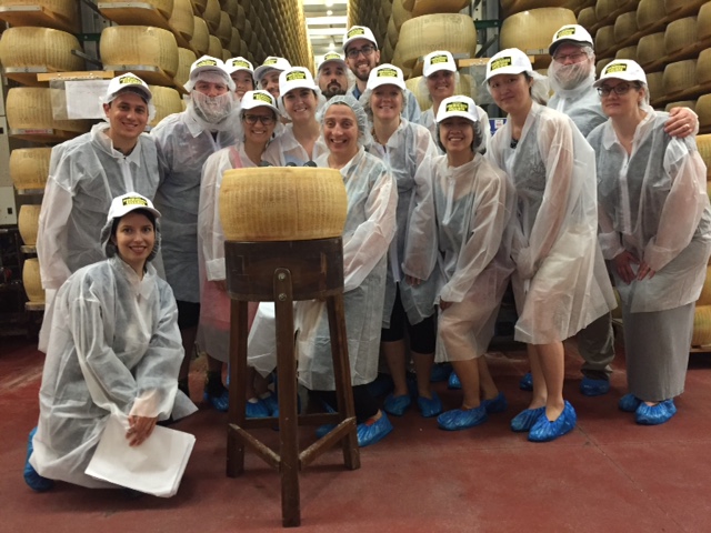 Albalat: studenti di San Francisco alla scoperta del Parmigiano Reggiano Albalat: studenti di San Francisco alla scoperta del Parmigiano Reggiano