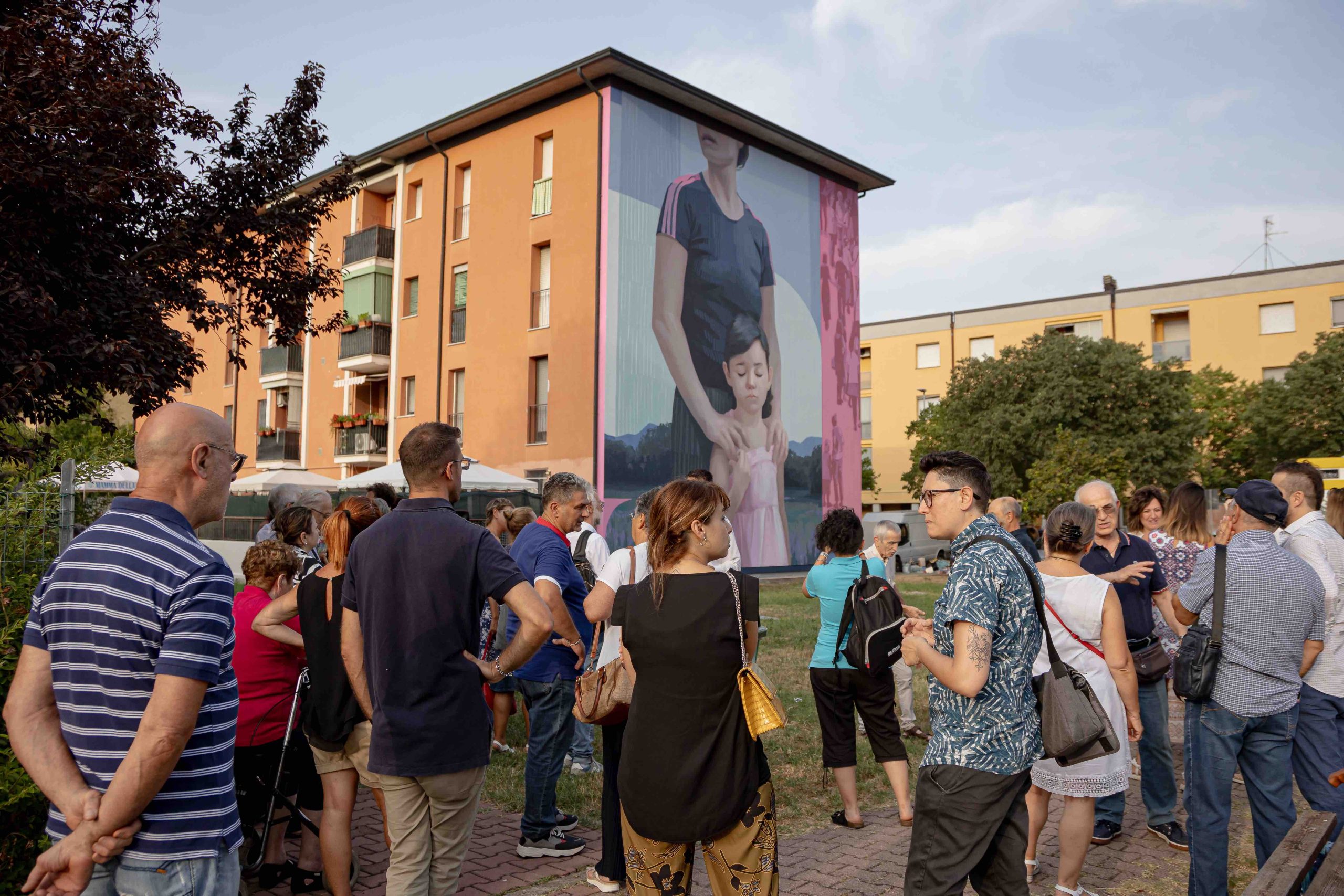 WOW: inaugurata in via Dalla Chiesa a Modena, su un edificio di Unicapi, l’opera di street art di Eloise Gillow