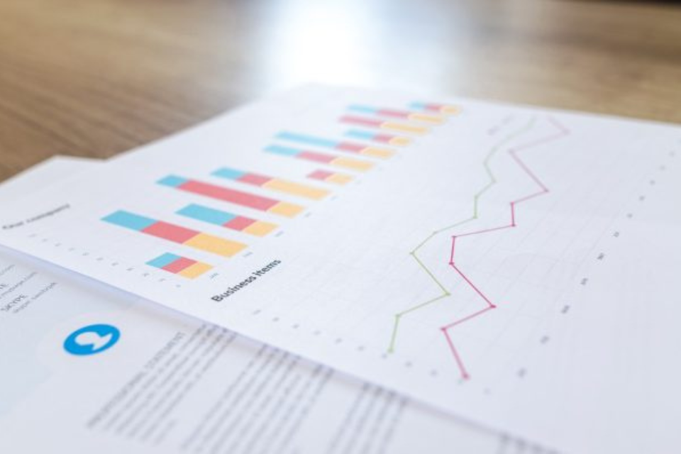 AreaStudi Legacoop-Prometeia: nel 2024 il PIL rallenta a +0,4%. Gamberini: “Incertezza e preoccupazioni per le tensioni geopolitiche rallentano la crescita”
