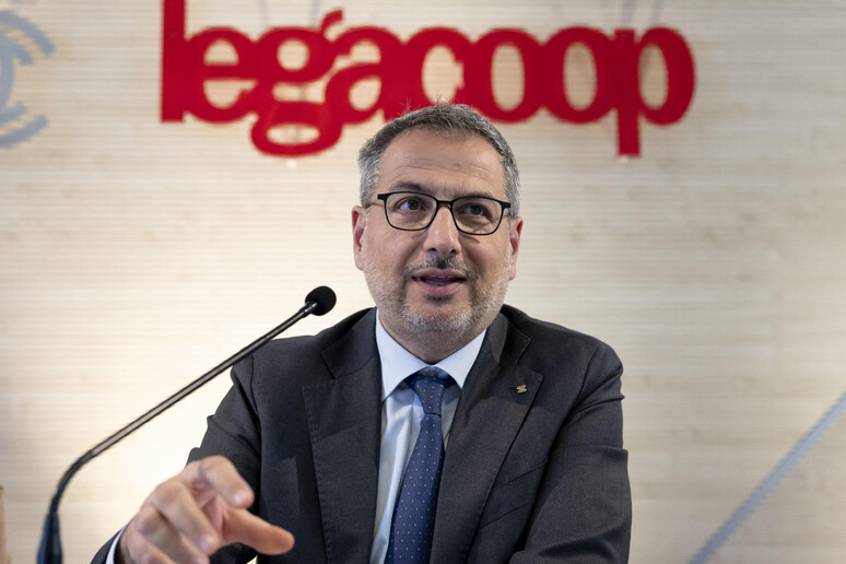 Lavoro: accordo Legacoop-Randstad per selezionare e formare personale per le cooperative