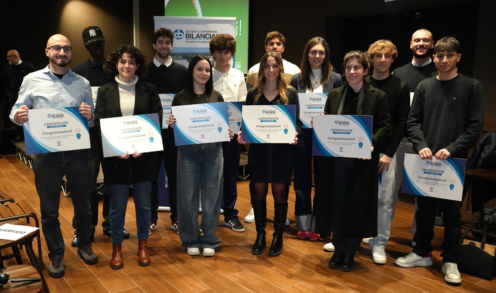 Cooperativa Bilanciai premia i figli di soci e dipendenti, consegnate 16 borse di studio Cooperativa Bilanciai premia i figli di soci e dipendenti, consegnate 16 borse di studio